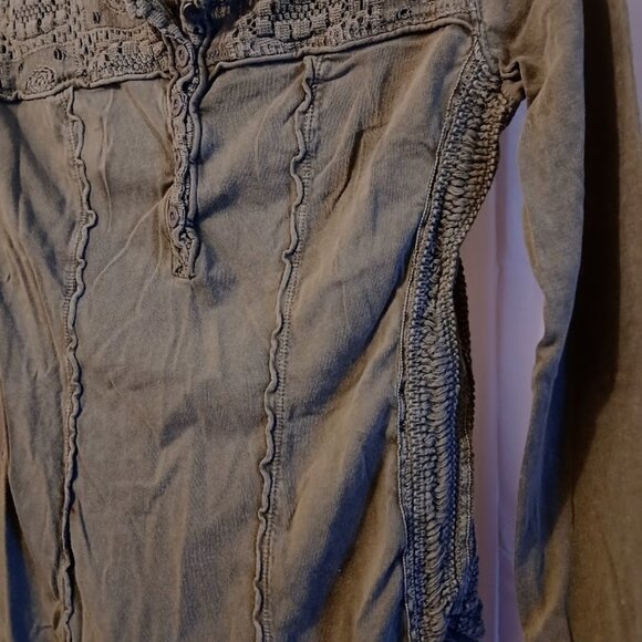 FREE PEOPLE Shell Lace Henley T-shirt Top XS Green Scoop neck Gold Coast LS - Picture 4 of 12